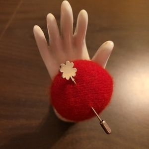 Four leaf clover straight lapel hat pin